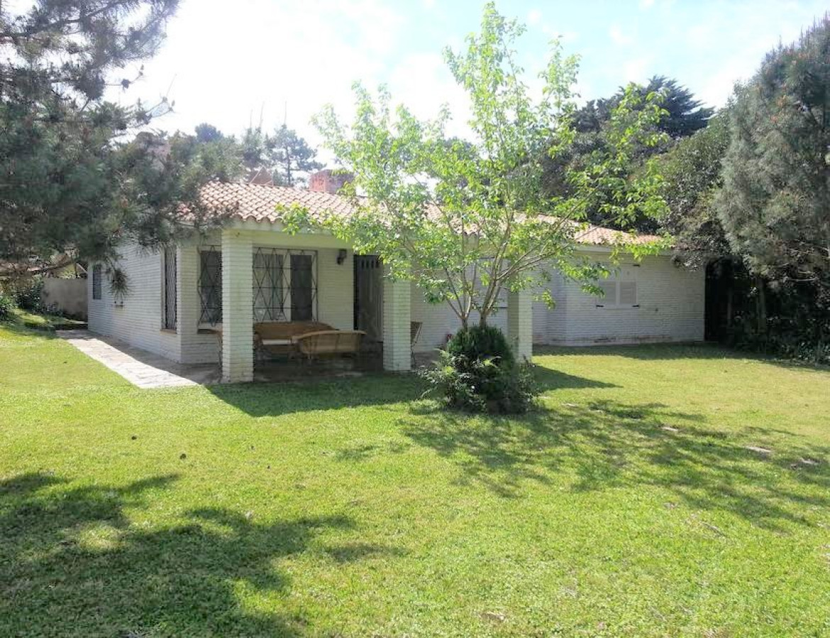 CASA EN CANTEGRIL , MUY CÓMODA , BUEN PARQUE Y PARRILLERO