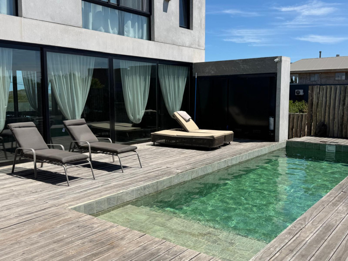 Venta propiedad moderna con 2 suites y dependencia de servicio