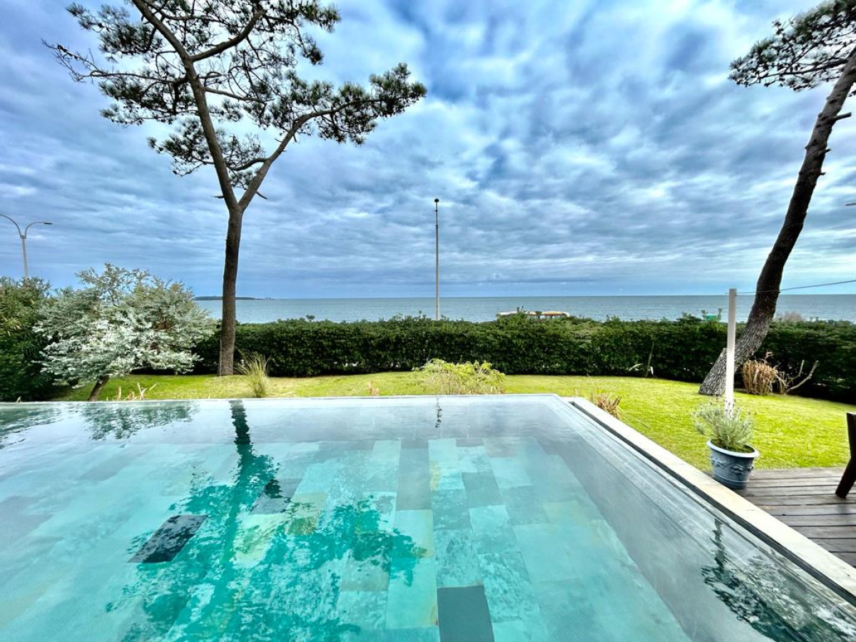 Alquiler de casa Frente al mar, Mansa de 4 dormitorios