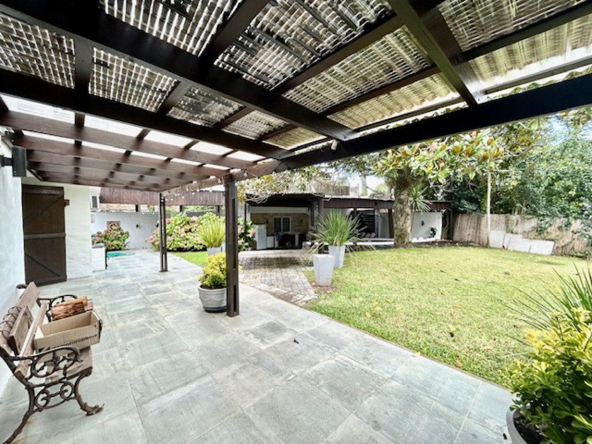 Venta en mansa con 4 dormitorios más 2 dormitorios exteriores