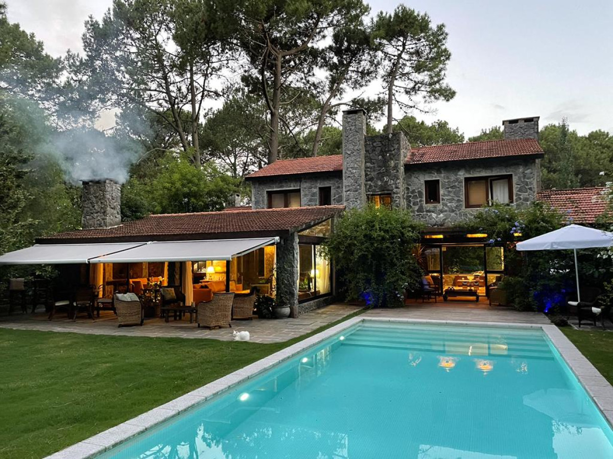 Casa en Venta 4 dormitorios y 3 baños en Club del Lago