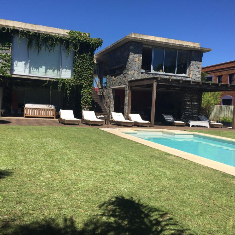 Alquiler temporada en José Ignacio con 4 dormitorios y dependencia de servicio