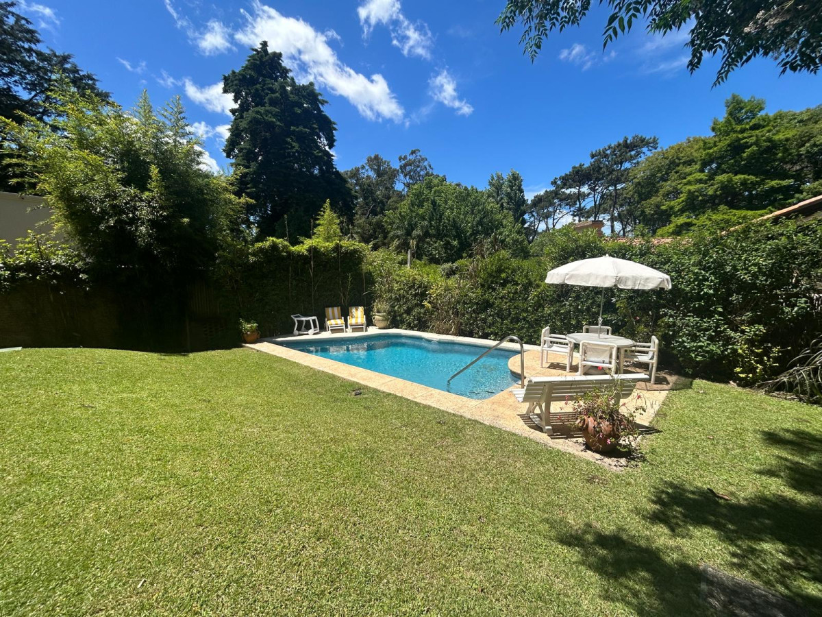 Venta 3 suites, dependencia de servicio y piscina