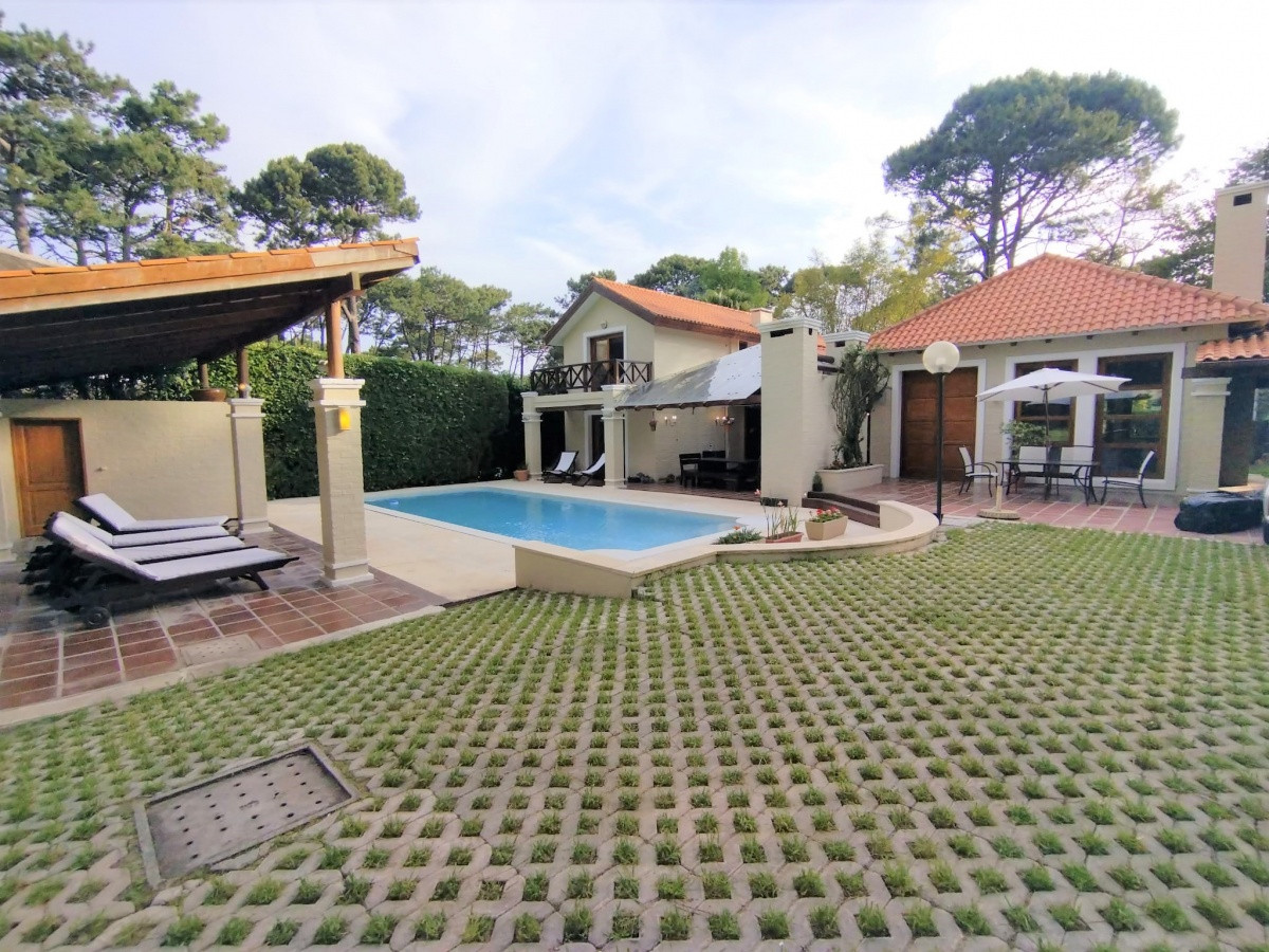 Venta en  San Rafael 4 dormitorios  con piscina