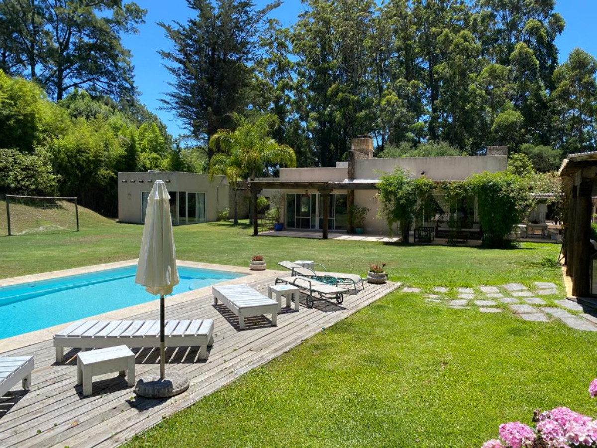 Venta y alquiler 4 dormitorios con piscina