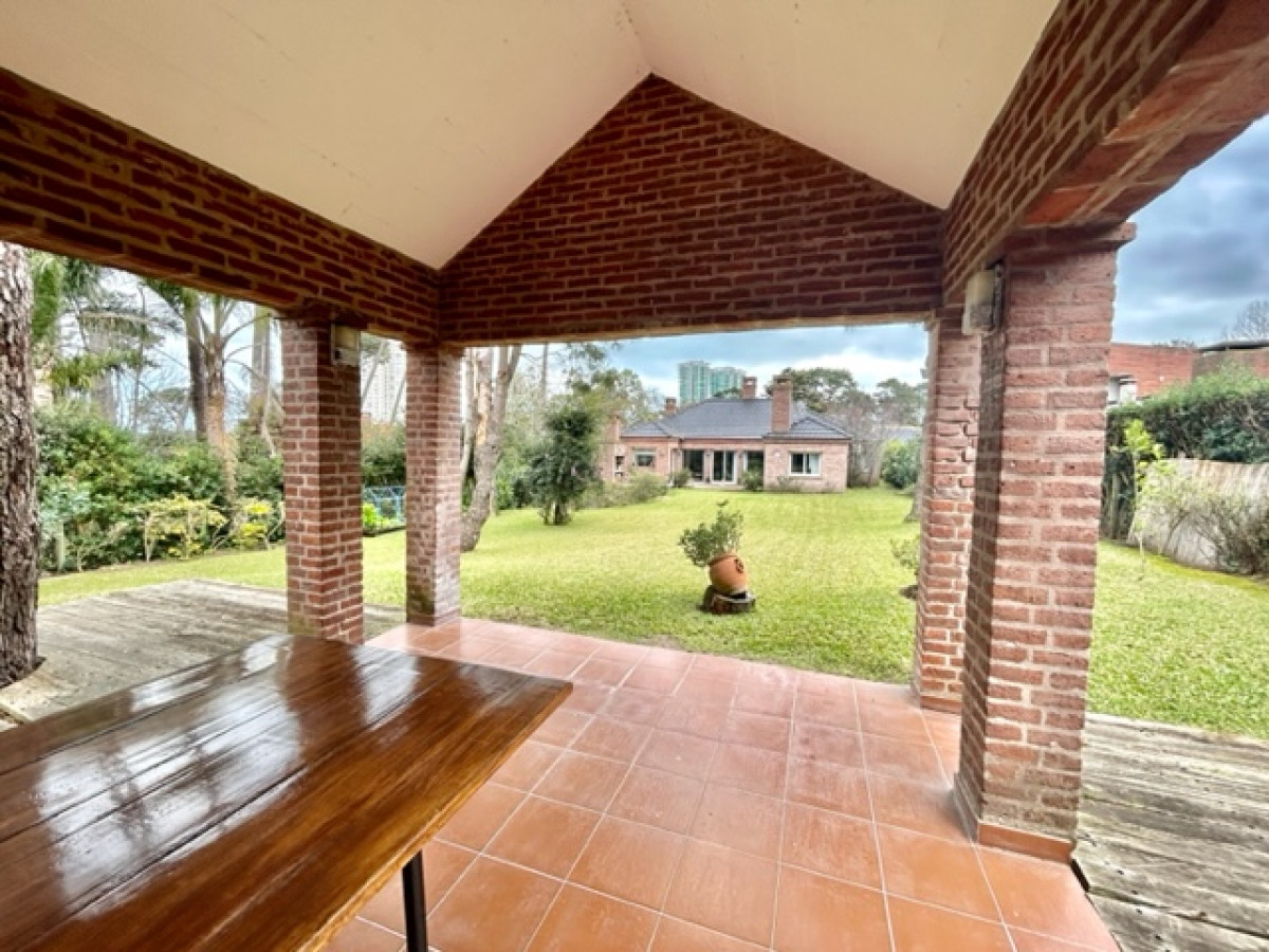 Muy buena casa en la mansa a 200 mts de la rambla con 3 suites