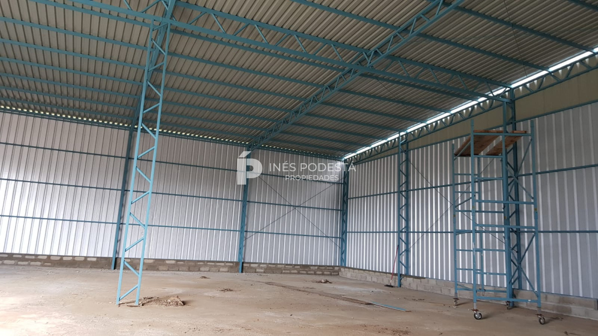 Gran galpón en alquiler - GoPunta - Portal Inmobiliario de Punta del Este - Maldonado