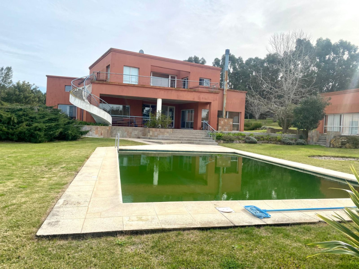 Venta chacra 5 dormitorios