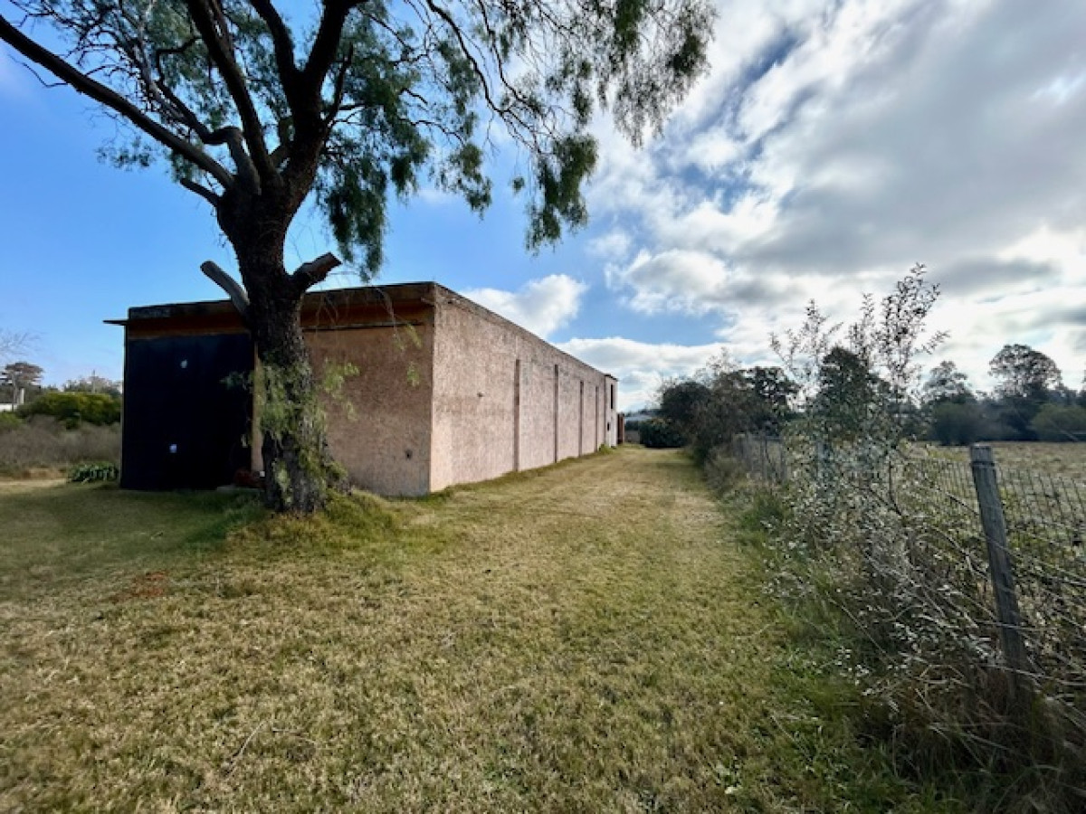 Venta gran terreno con galpón 