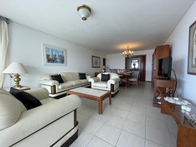 VENTA AMPLIO APARTAMENTO EN PLAYA MANSA 