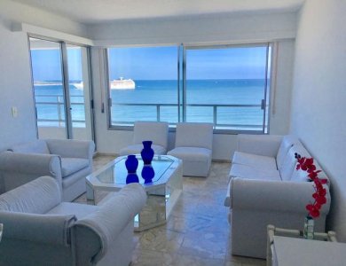 Apartamento en playa Mansa de Punta del Este Primera Linea 