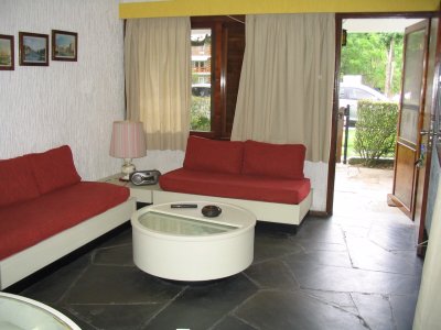 APARTAMENTO DE DOS DORMITORIOS EN COMPLEJO TIPO CASA CON PISCINA 
