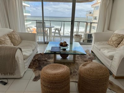 APARTEMNTO CON VISTA AL MAR 3 CUARTOS Y DOS BAÑOS 