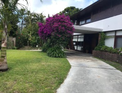 VENTA AMPLIA CASA EN PLAYA MANSA