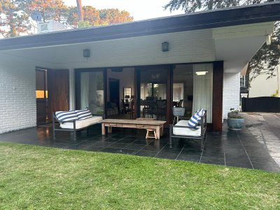 CASA EN CANTEGRIL 4 DORMITORIOS MAS DEPENDENCIA CON PISCINA 