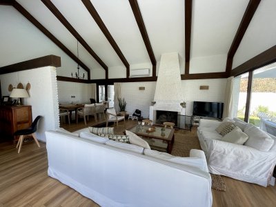 CASA EN PLAYA MANSA A MEDIA CUADRA DEL MAR 
