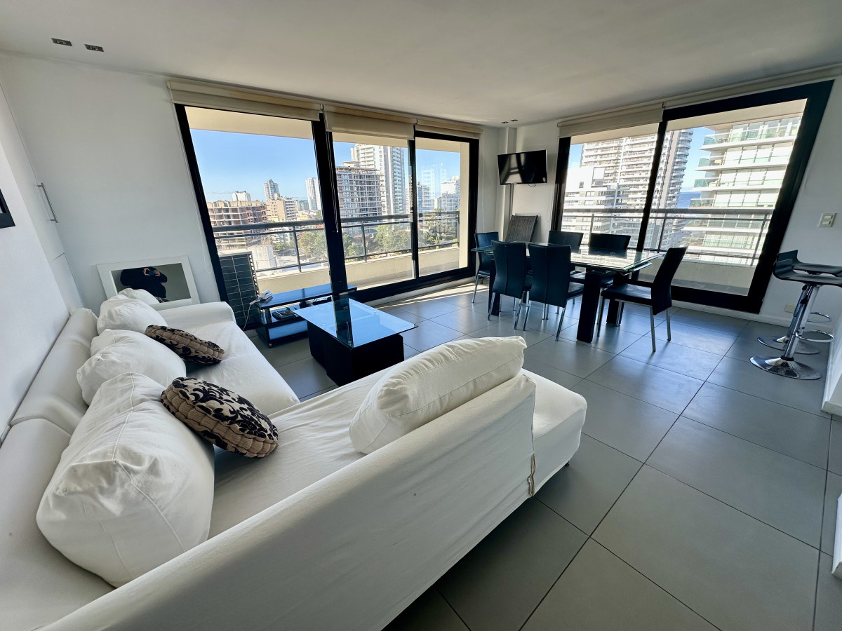Excelente apartamento a metros de playa brava con vista al mar 
