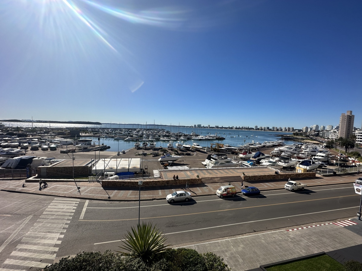 Hermosa y amplia unidad de lujo en el Puerto de Punta del Este