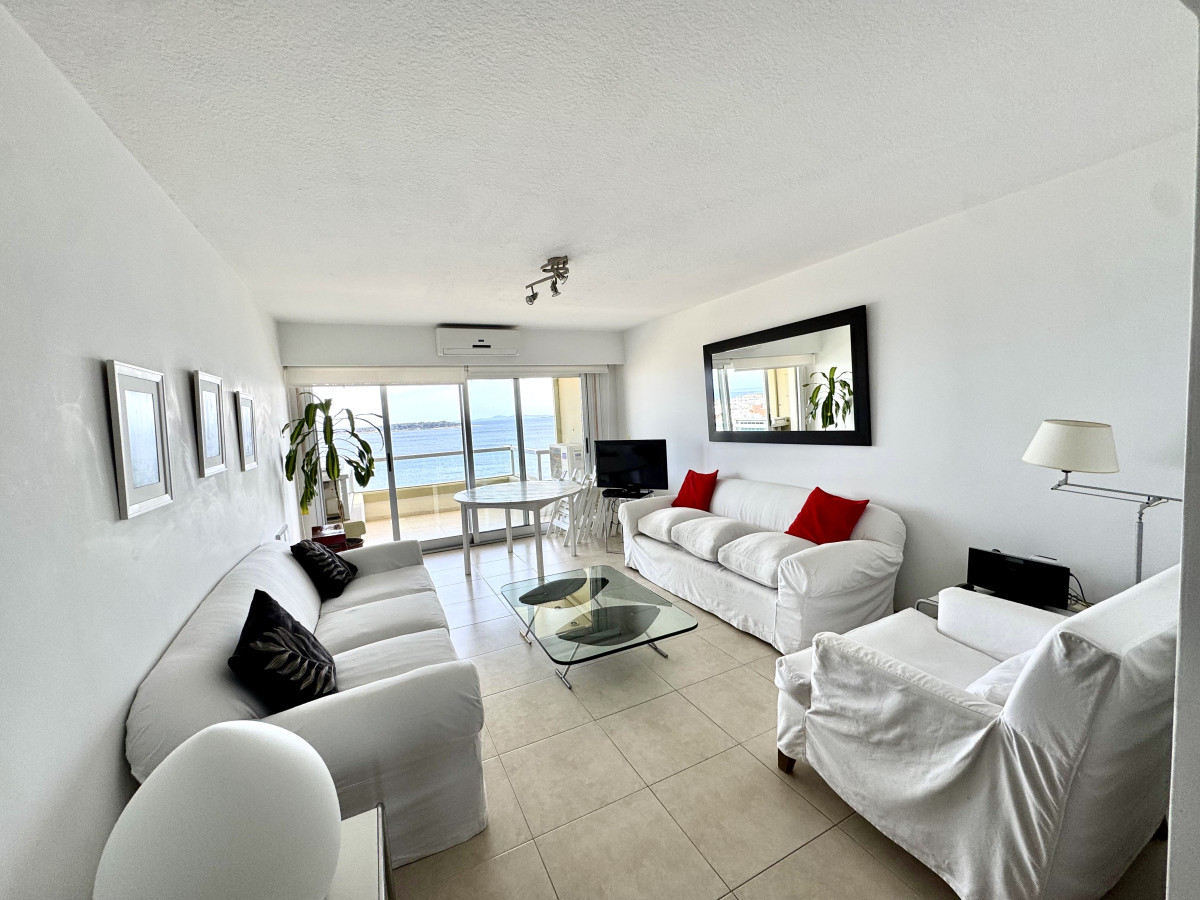 Apartamento en venta  Primera línea Playa Mansa, Punta del Este