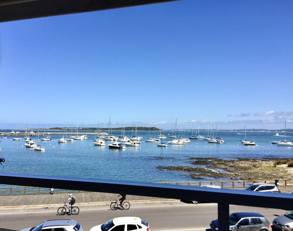 Apartamento en Venta  Primera Línea Playa Mansa, Punta del Este