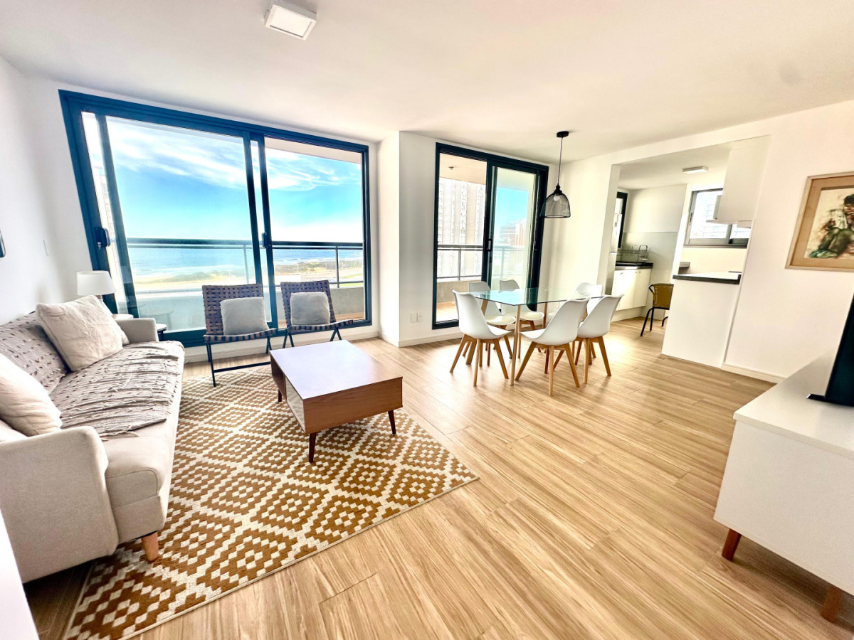 Moderno apartamento en venta en Playa Brava, a pasos del mar