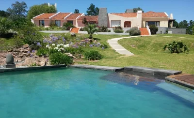 Chacra en Sierras de la Ballena, espectacular construcción 6 suites y bungalows