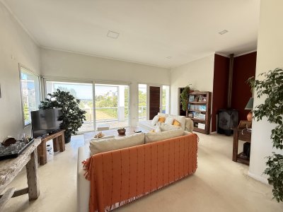 VENTA ESPECTACULAR CASA CON PISCINA TIO TOM MALDONADO PUNTA DEL ESTE 4 DORMITORIOS