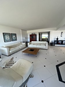 Alquiler Anual espectacular apto en la rambla de la Brava!