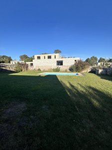Alquiler Anual y Venta hermosa casa en Barrio Privado 