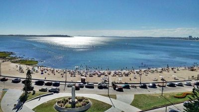 Apartamento en venta Playa Mansa 4 dormitorios