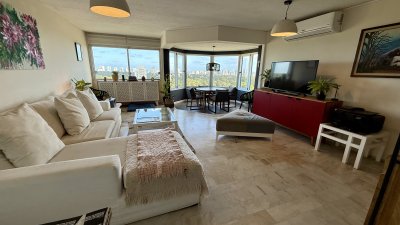 Apartamento de 3 dormitorios en venta en Punta del Este