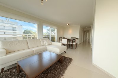 3 dormitorios a 100 metros del mar  Playa Brava  U$S 305.000