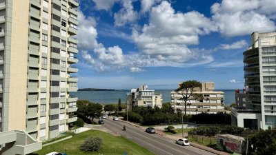 Apartamento en venta frente al mar en Punta del Este