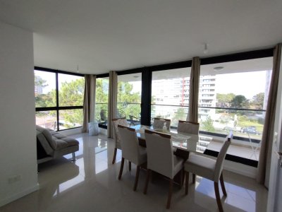 Apartamento de 3 dormitorios en venta Punta del Este