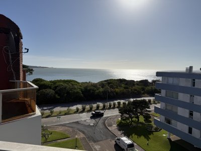 Apartamento en venta Playa Mansa frente al mar  2 dormitorios