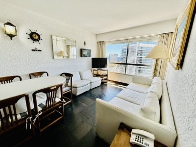 Apartamento de 1 dormitorio en venta frente a playa Brava parada 2.