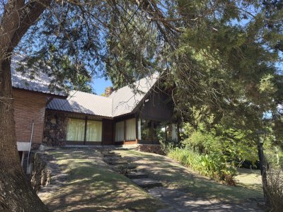 Casa en venta de 3 dormitorios en exclusivo barrio golf de Punta del Este