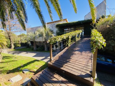 Espectacular casa de 5 dormitorios en Punta Ballena.