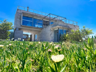 Casa en venta de 3 dormitorios frente al mar en La Juanita, Jose Ignacio 