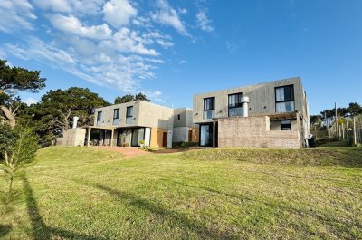 Casa a estrenar de 3 dormitorios en suite, en Piedras del Chileno