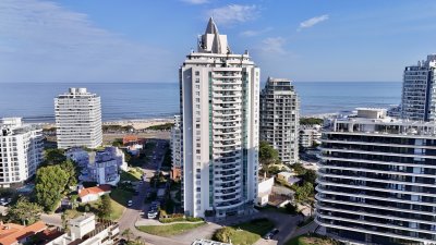 Apartamento en venta de 2 dormitorios en playa brava Punta del Este