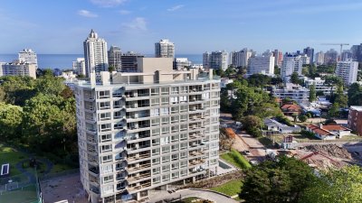 Apartamento  a estrenar de 1 dormitorio y medio en venta en Punta del Este