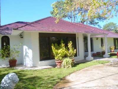 BUENA CASA EN JARDINES DE CORDOBA 