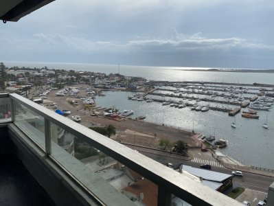 Piso alto, semipiso, vista al puerto