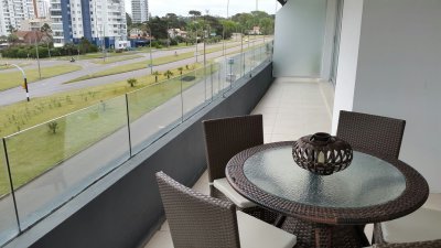 Oportunidad en Playa Mansa, 3 dorm, losa radiante, todos los servicios. 