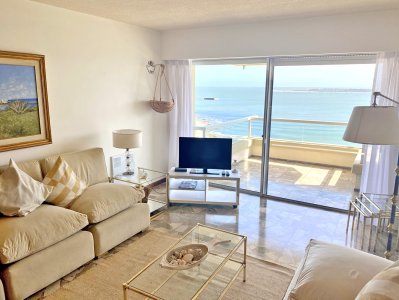 Primera fila, playa mansa, piso alto, 3 dorm, mucamas, servicio de playa, garaje