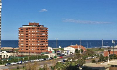 Playa Mansa, con vista a la brava