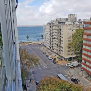 Penthouse RECICLADO, piso entero, Boulevard España a una cuadra de la rambla.