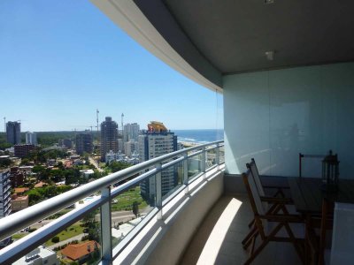 Av Chiverta, piso alto con vista al mar. 