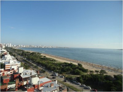 Playa Mansa, piso alto con toda la vista.